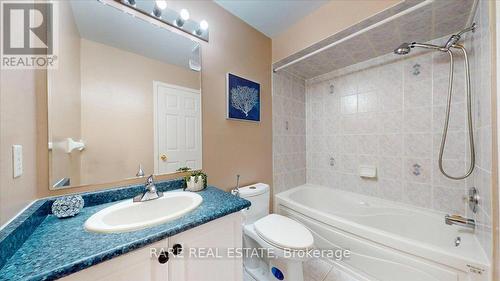 1825 Hobson Drive, Burlington, ON - Indoor Photo Showing Bathroom