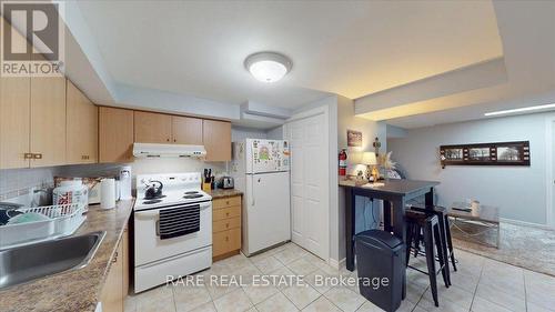 1825 Hobson Drive, Burlington, ON - Indoor Photo Showing Kitchen