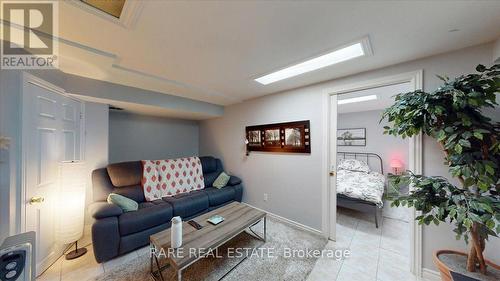 1825 Hobson Drive, Burlington, ON - Indoor