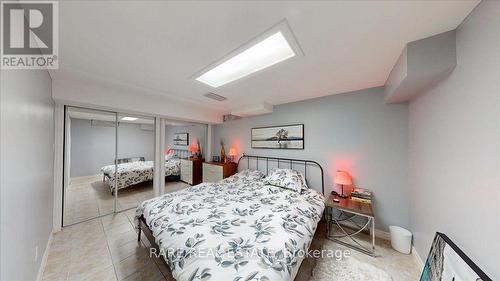 1825 Hobson Drive, Burlington, ON - Indoor Photo Showing Bedroom