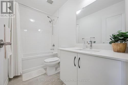 3040 Robert Lamb Boulevard, Oakville, ON - Indoor Photo Showing Bathroom