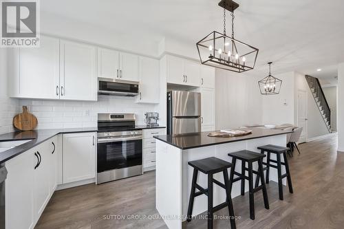 3040 Robert Lamb Boulevard, Oakville, ON - Indoor Photo Showing Kitchen