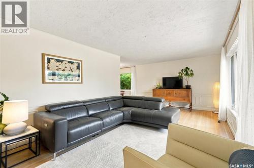 2202 Albert Avenue, Saskatoon, SK - Indoor Photo Showing Living Room