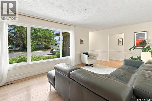 2202 Albert Avenue, Saskatoon, SK - Indoor Photo Showing Living Room
