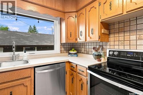 2202 Albert Avenue, Saskatoon, SK - Indoor Photo Showing Kitchen