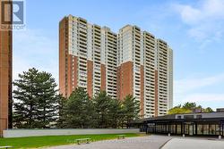 1710 - 5 MASSEY SQUARE Toronto, ON M4C 5L6