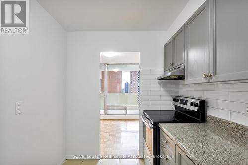 1710 - 5 Massey Square, Toronto, ON - Indoor Photo Showing Kitchen