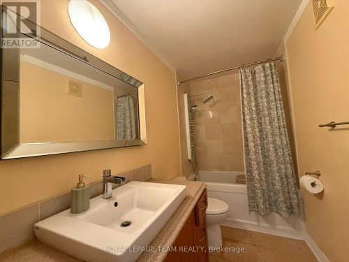 Family Bathroom - 31 Rastila Crescent, Ottawa, ON 
