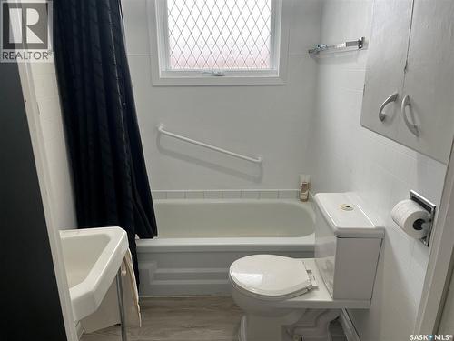 164 4Th Street W, Mankota, SK - Indoor Photo Showing Bathroom