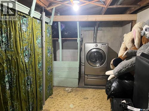 164 4Th Street W, Mankota, SK - Indoor Photo Showing Laundry Room