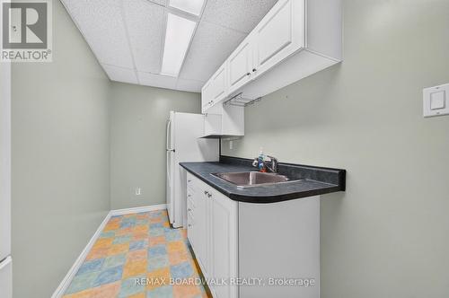 22 Burnstead Crescent, Ottawa, ON - Indoor Photo Showing Kitchen