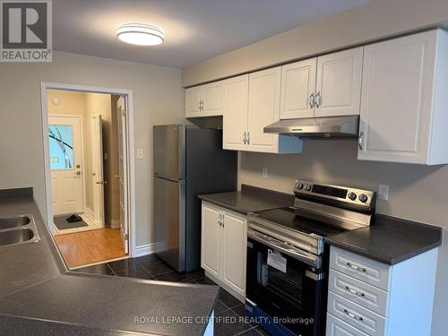 3300 Carabella Way, Mississauga, ON - Indoor Photo Showing Kitchen With Double Sink
