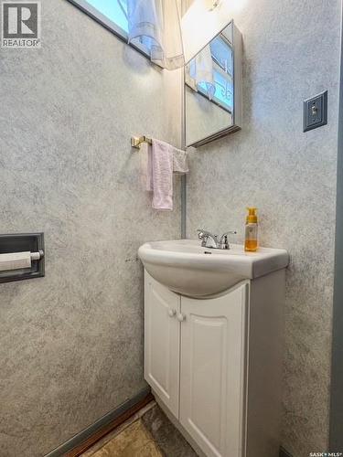 385 Aspen Drive, Swift Current, SK - Indoor Photo Showing Bathroom