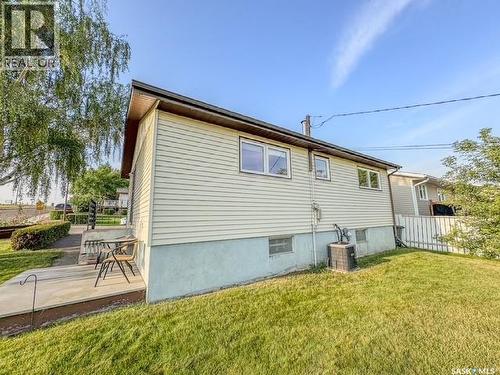 385 Aspen Drive, Swift Current, SK - Outdoor With Exterior
