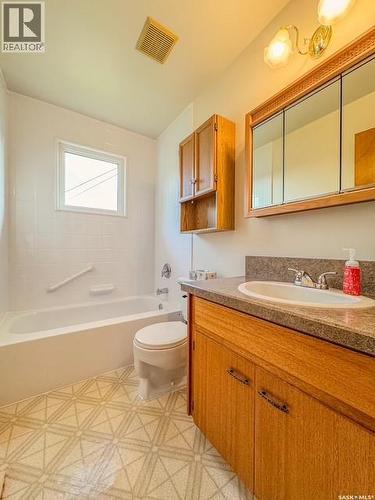 385 Aspen Drive, Swift Current, SK - Indoor Photo Showing Bathroom