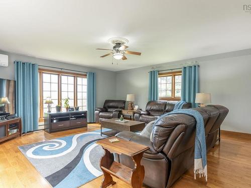 109 Old Trunk 1, Deep Brook, NS - Indoor Photo Showing Living Room