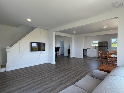 2539 Melbourne Road, Pinkneys Point, NS - Indoor Photo Showing Living Room