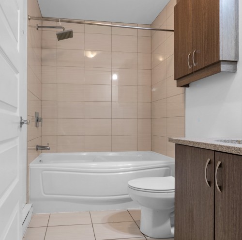 Salle de bains - 002-10300 Boul. St-Laurent, Montréal (Ahuntsic-Cartierville), QC - Indoor Photo Showing Bathroom