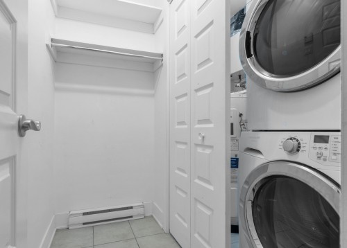 Salle de lavage - 002-10300 Boul. St-Laurent, Montréal (Ahuntsic-Cartierville), QC - Indoor Photo Showing Laundry Room