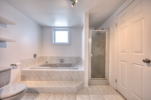 Salle de bains - 201-2050 Rue De Magenta, Laval (Vimont), QC - Indoor Photo Showing Bathroom