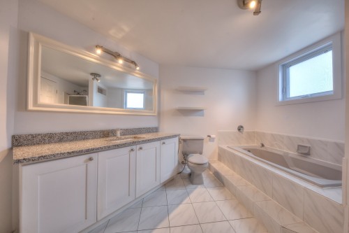 Salle de bains - 201-2050 Rue De Magenta, Laval (Vimont), QC - Indoor Photo Showing Bathroom