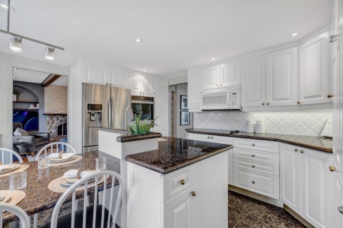Kitchen - 19 Rue Gingerwood, Kirkland, QC - Indoor Photo Showing Kitchen
