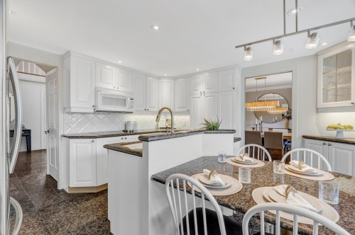 Kitchen - 19 Rue Gingerwood, Kirkland, QC - Indoor
