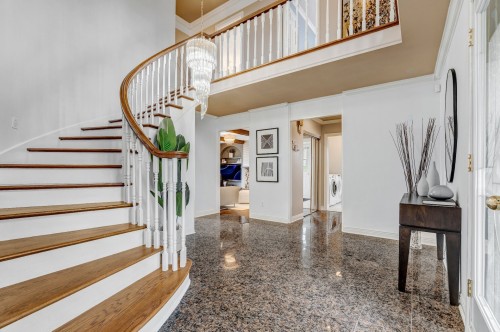 Staircase - 19 Rue Gingerwood, Kirkland, QC - Indoor Photo Showing Other Room
