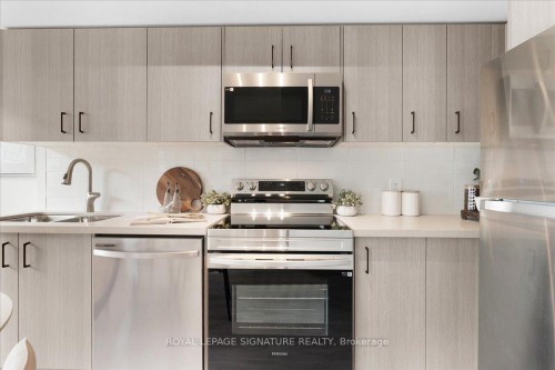 306-3427 Sheppard Avenue E, Toronto, ON - Indoor Photo Showing Kitchen With Double Sink With Upgraded Kitchen