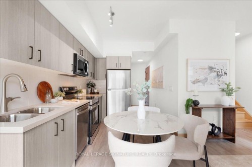 306-3427 Sheppard Avenue E, Toronto, ON - Indoor Photo Showing Kitchen With Double Sink With Upgraded Kitchen