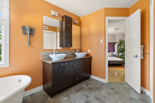 Bathroom - 3996 Rue Sylvia-Daoust, Québec (Sainte-Foy/Sillery/Cap-Rouge), QC - Indoor Photo Showing Bathroom
