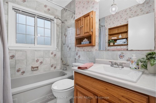 150 Clements Road E, Ajax, ON - Indoor Photo Showing Bathroom