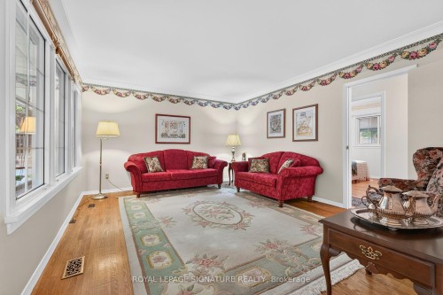 150 Clements Road E, Ajax, ON - Indoor Photo Showing Living Room