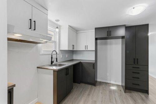 Cuisine - 256  - 258 Rue Champlain, Salaberry-De-Valleyfield, QC - Indoor Photo Showing Kitchen