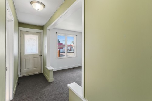 Hall d'entrée/Vestibule - 256  - 258 Rue Champlain, Salaberry-De-Valleyfield, QC - Indoor Photo Showing Other Room