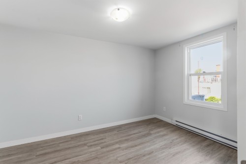 Chambre à coucher principale - 256  - 258 Rue Champlain, Salaberry-De-Valleyfield, QC - Indoor Photo Showing Other Room