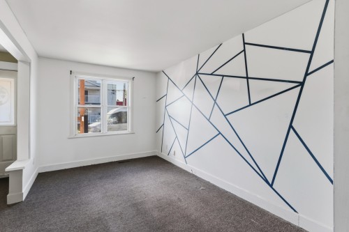 Salon - 256  - 258 Rue Champlain, Salaberry-De-Valleyfield, QC - Indoor Photo Showing Other Room