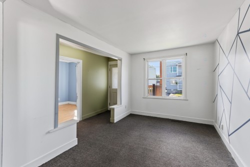 Salon - 256  - 258 Rue Champlain, Salaberry-De-Valleyfield, QC - Indoor Photo Showing Other Room