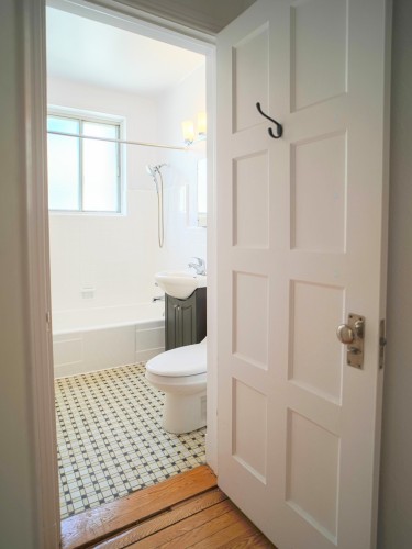 Bathroom - 9-1401 Crois. Sherwood, Mont-Royal, QC - Indoor Photo Showing Other Room