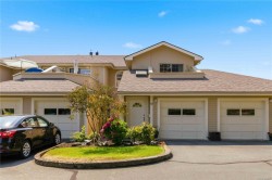#47-909 Admirals Rd Esquimalt, BC V9A 2P1