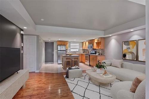 2-1225 Troy Ave, Winnipeg, MB - Indoor Photo Showing Living Room