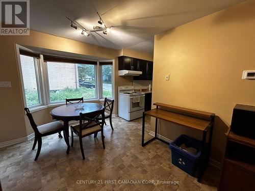 ROOM 1 - 460 CASTLEGROVE BOULEVARD , London North (North M), Ontario N6G 1K8 4