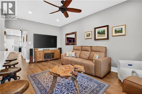 92 Morrison Crescent, Grimsby, ON - Indoor Photo Showing Living Room