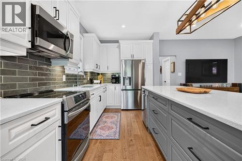 92 Morrison Crescent, Grimsby, ON - Indoor Photo Showing Kitchen With Upgraded Kitchen