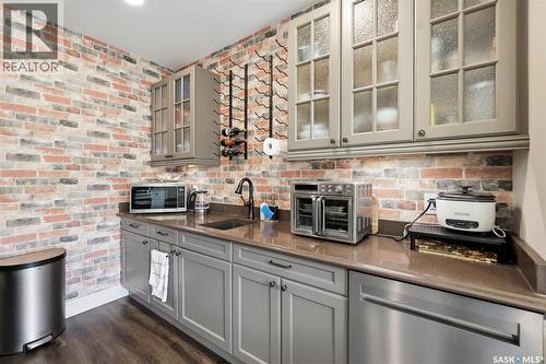 419 Salloum Bay, Saskatoon, SK - Indoor Photo Showing Kitchen