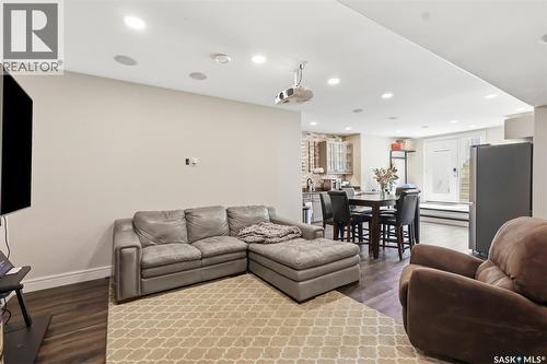419 Salloum Bay, Saskatoon, SK - Indoor Photo Showing Living Room