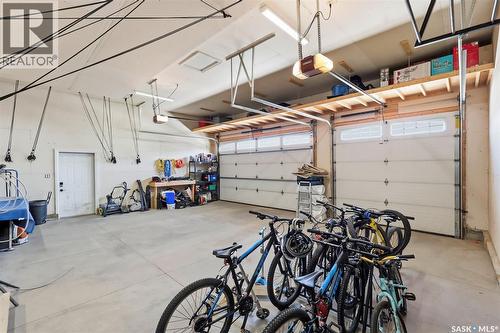 419 Salloum Bay, Saskatoon, SK - Indoor Photo Showing Garage