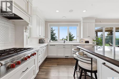 419 Salloum Bay, Saskatoon, SK - Indoor Photo Showing Kitchen With Upgraded Kitchen