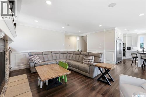 419 Salloum Bay, Saskatoon, SK - Indoor Photo Showing Living Room