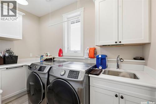 419 Salloum Bay, Saskatoon, SK - Indoor Photo Showing Laundry Room